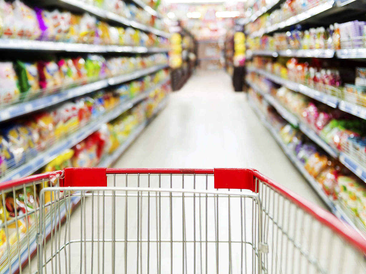 Einkaufswagen im Supermarkt © iStock Einkaufswagen im Supermarkt © iStock